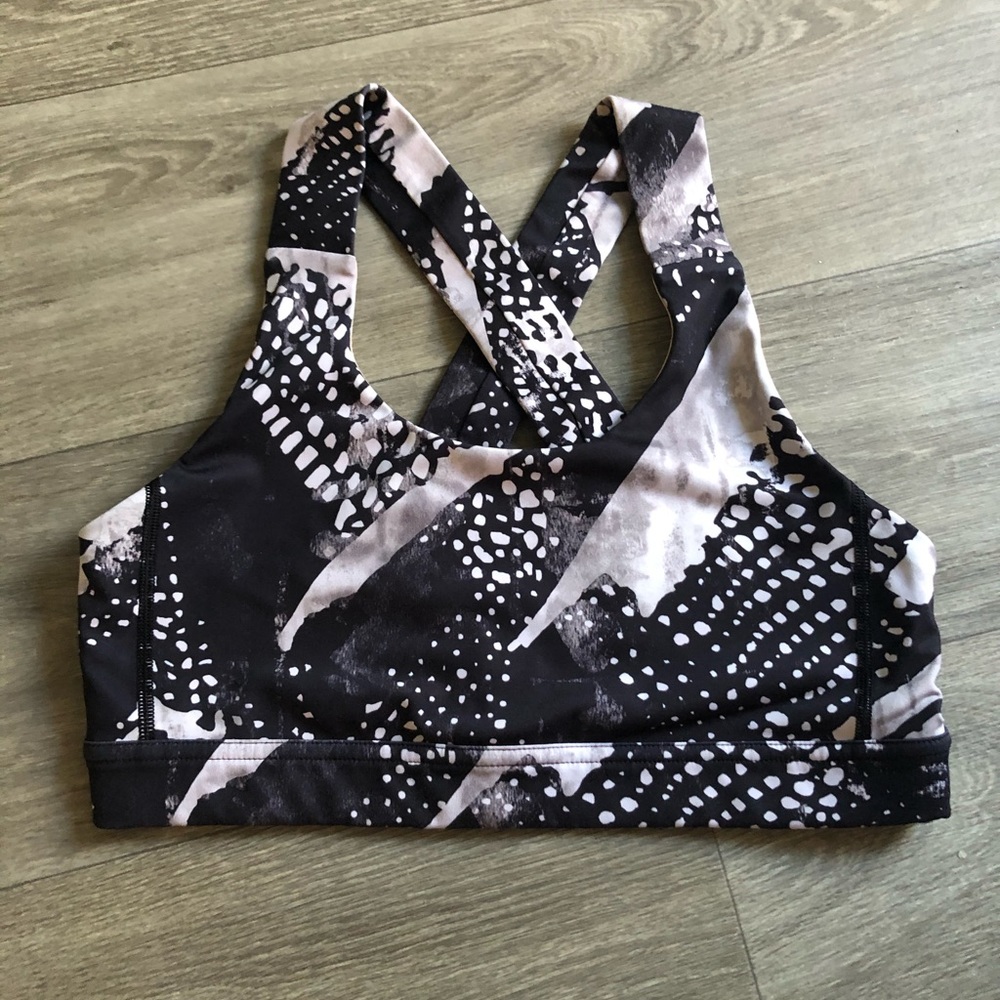 Lululemon Black & White Sports Bra Size 8